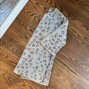 Cupcakes and Cashmere Leopard Print 3/4 Knit Sweater sz XS Anthro, Cool!